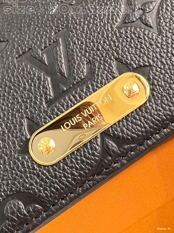 On Wallet Chain Lily LOUIS VUITTON 0729